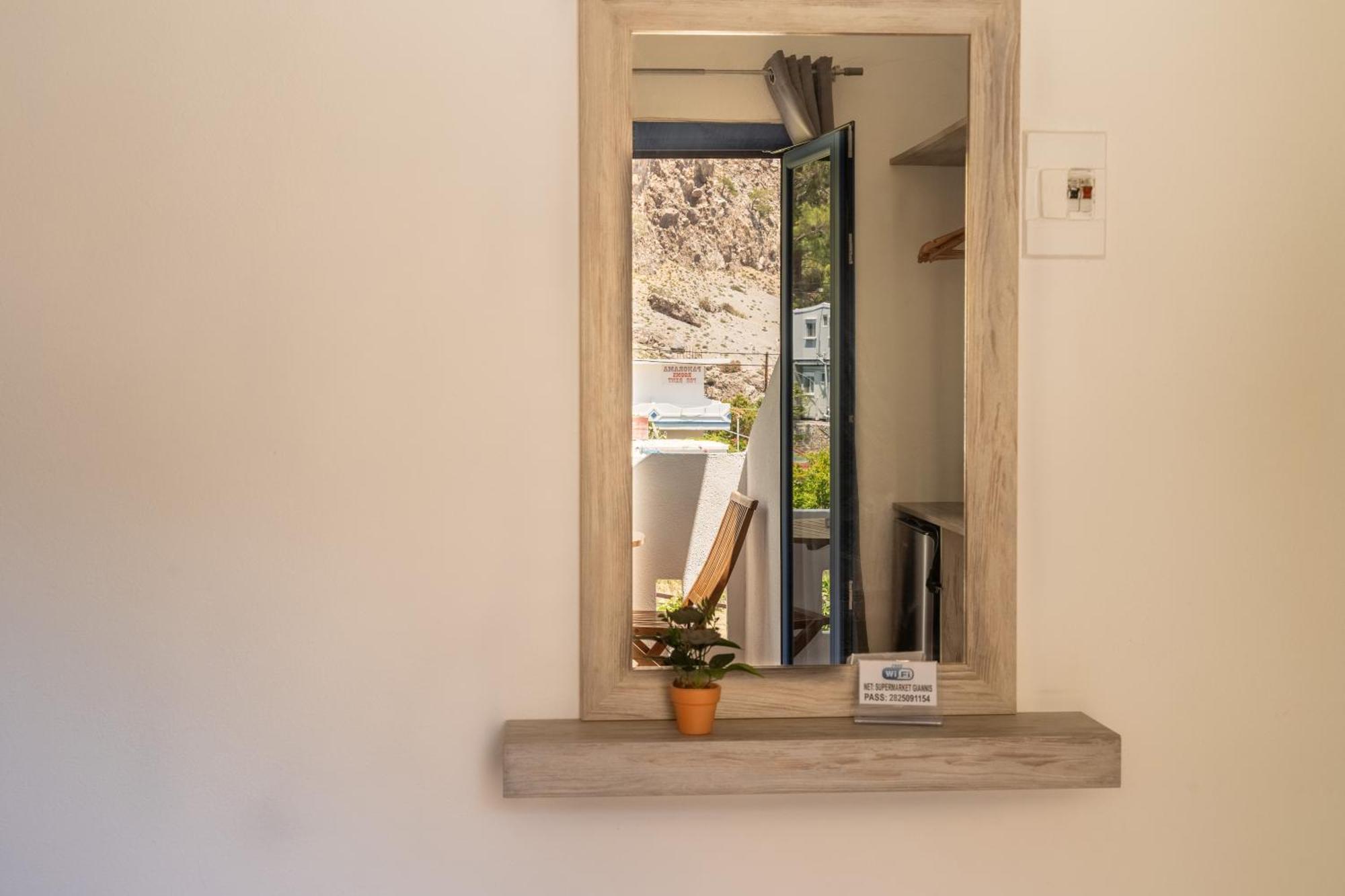 Giannis Rooms Agia Roumeli Exterior photo